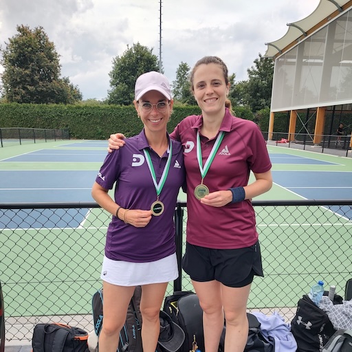 Joyce & Sophie at Topspin Plaza Zwijndrecht - PickleballPower